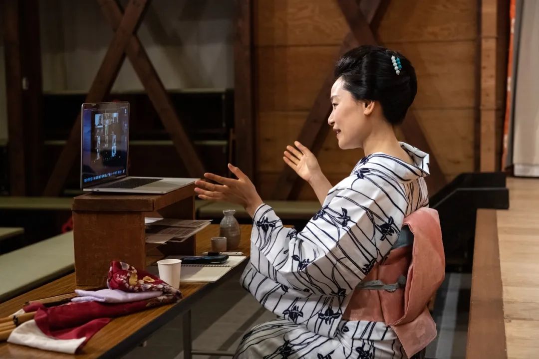 2020年5月，日本艺伎在线为客户表演。图 / 视觉中国 